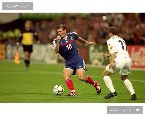 意甲前腰位置演变与技术特点分析：从传统组织核心到现代攻击枢纽的转型