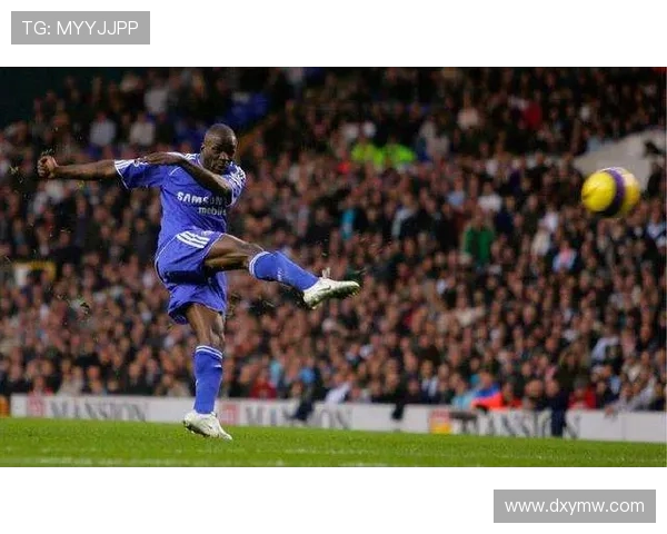 国际足坛震撼变动 重点球员转会潮引发新赛季竞争格局大变