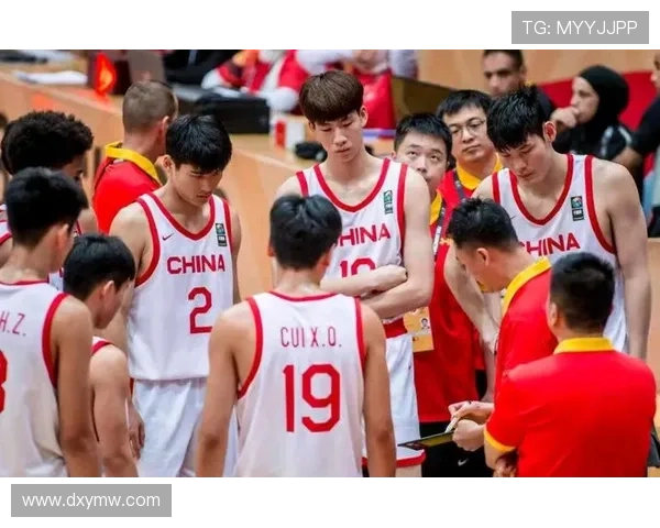 中国男篮奋力拼搏险胜菲律宾晋级世界杯四强 全员展现顽强斗志