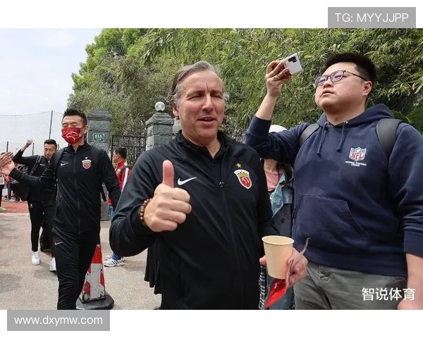 国家队备战世界杯预选赛新帅首秀曝光战术引热议球迷期待未来表现 国家队备战世界杯预选赛新帅首秀曝光战术引热议球迷期待未来表现