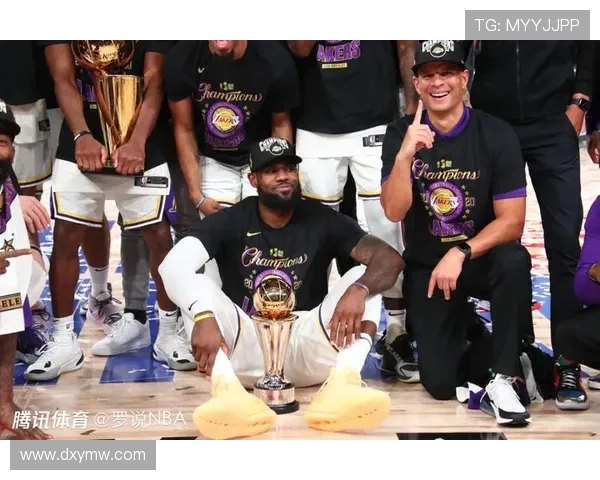 詹姆斯再创历史纪录带领湖人轻松取胜 火箭与灰熊迎来季前赛激战